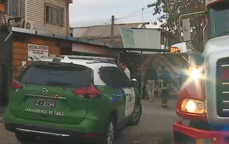 Incendio en dos casas en La Pintana dejó un muerto: Una segunda persona resultó lesionada