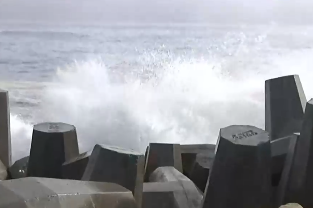 Este domingo continúa la alerta preventiva por marejadas y trombas marinas que afectan costas del país