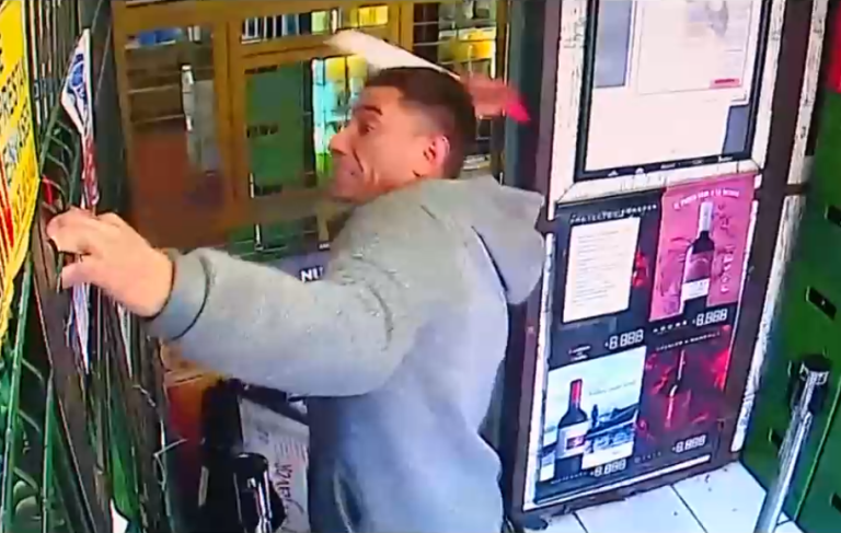 ¿Se debería dejar de exigir? Trabajadores de botillerías denuncian amenazas por pedir carnet de identidad