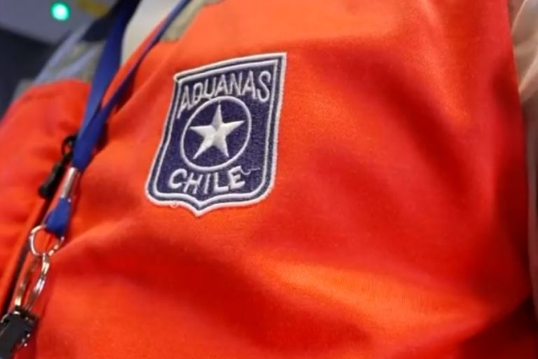 Evitaban las inspecciones y evadían el pago de impuestos: Así operaba la red de corrupción en Aduanas