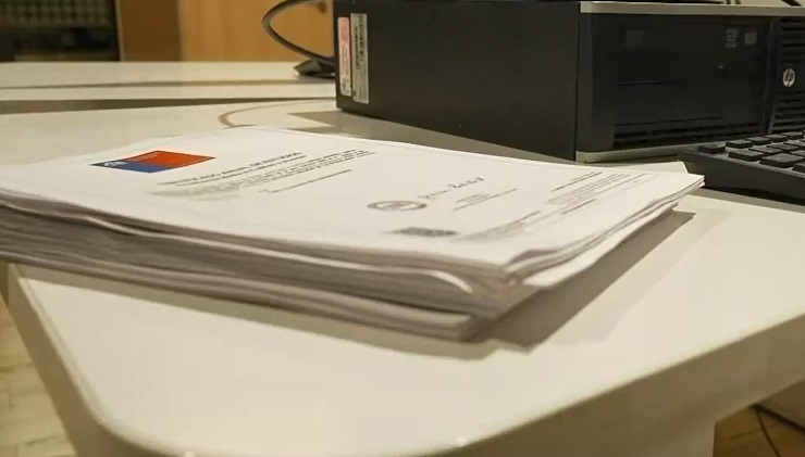 Cobraban cerca de $300 mil: El tráfico de certificados que tiene como sospechosos a funcionarios del Mineduc