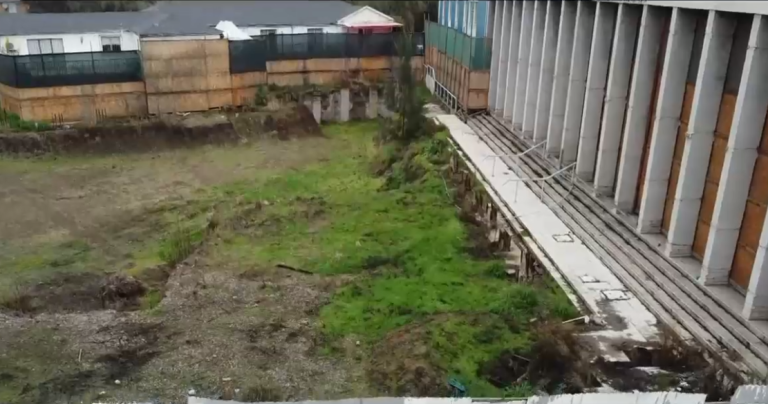 Chile a medias: Construcción de centro cultural está paralizada desde 2019 en Huechuraba