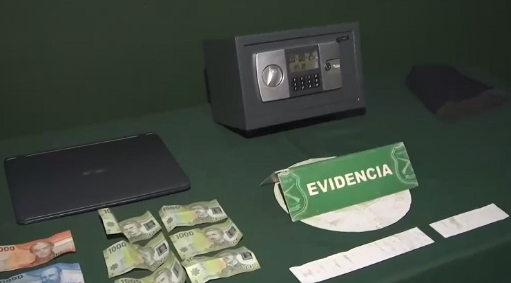 Violento asalto en Lo Barnechea: Sujetos escalaron para ingresar a tienda y sustraer dinero y especies