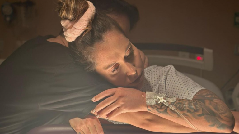 Vale Roth compartió íntimas imágenes del nacimiento de su hija: 