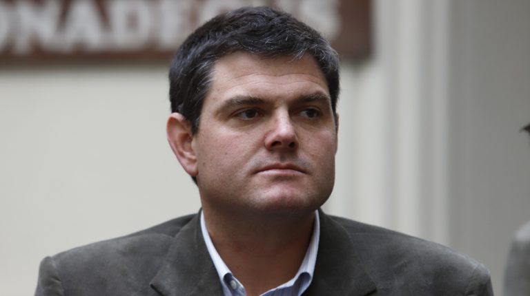 Lo maniataron y golpearon a su esposa: Alcalde de Zapallar quedó internado tras violento asalto en su casa