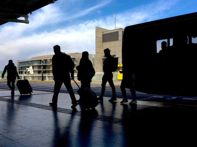 ¿Te quieres ir de gira de estudios? Revisa los requisitos del programa del Sernatur que otorga viaje todo incluido