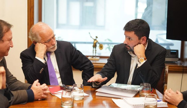 Ministro Montes pidió la renuncia del Seremi de Vivienda del Maule tras polémica por Caso Convenios