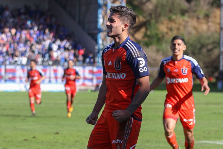 ¡Después de 5 años! La U logró llegar al liderato del campeonato tras vencer a Huachipato
