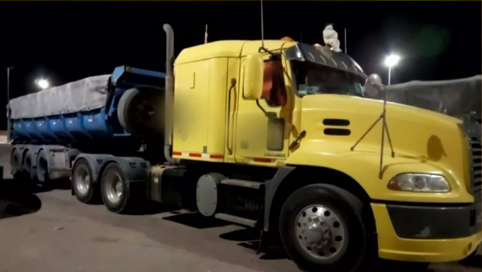 Denuncian secuestro de chileno que viajó a Bolivia para recuperar camión robado: Otro estaría herido de bala