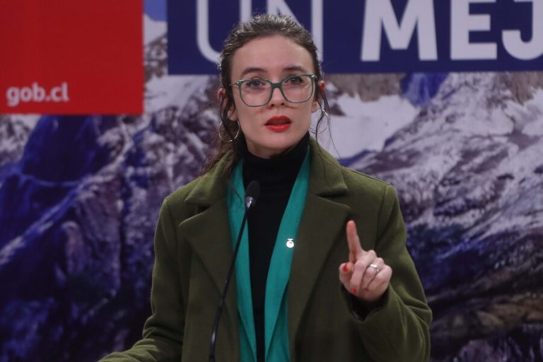 Ministra Vallejo y críticas por gira europea de pdte. Boric: 