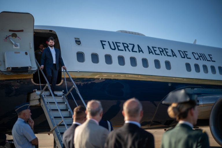 Presidente Gabriel Boric ya está en España: Este viernes se reunirá con el rey Felipe VI y Pedro Sánchez