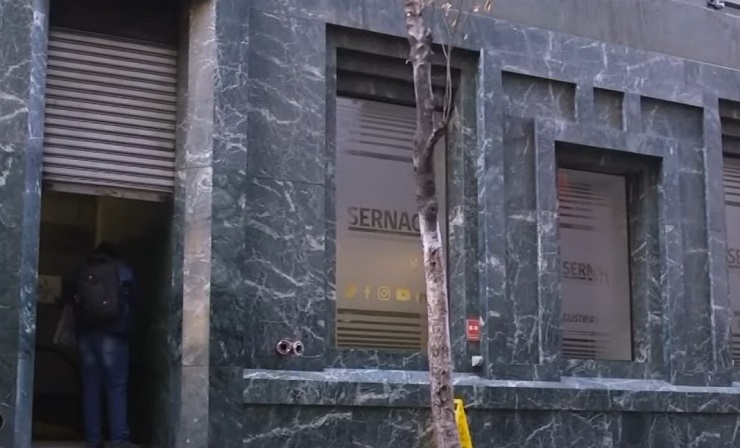 El calvario de los cuestionados servicio al cliente: ¿Cuánto protege el Sernac a los consumidores?