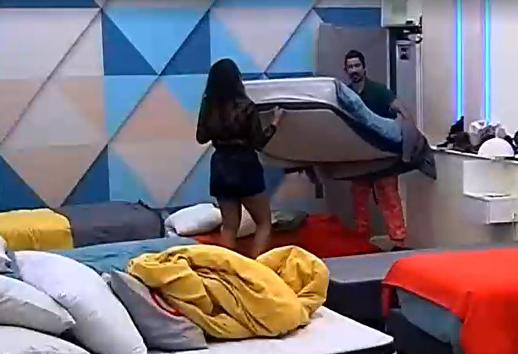 ¡Se cambió de pieza! Sebastián se aburrió de la ley del hielo de Coni y se fue con camas y petacas