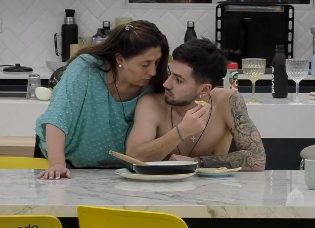 El incómodo acercamiento de Jennifer a Fernando: 