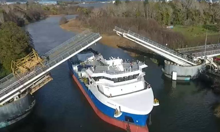 Puente Cau Cau reabre sus puertas para permitir paso del Patagón XI en Los Ríos