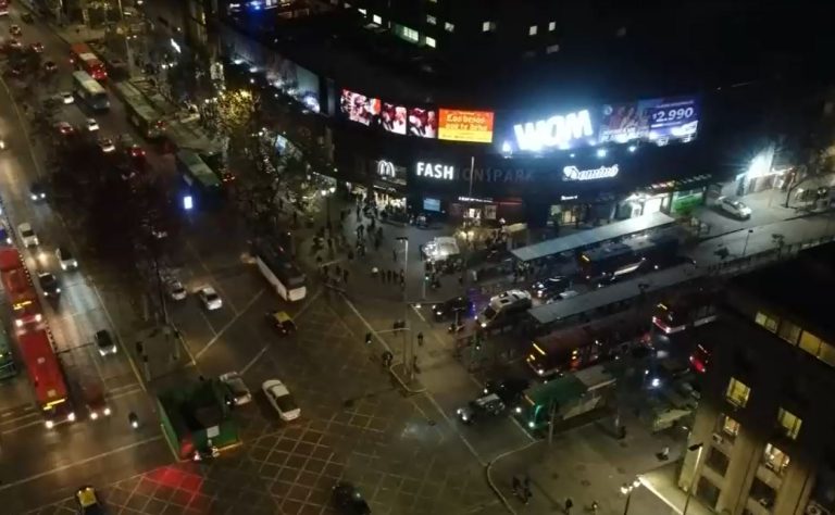 Noche de terror en la Alameda: Violento grupo delictual se apodera del centro de Santiago