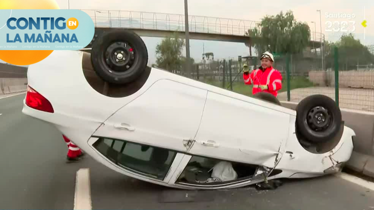 Misterioso volcamiento en ruta: Vehículo fue abandonado tras choque