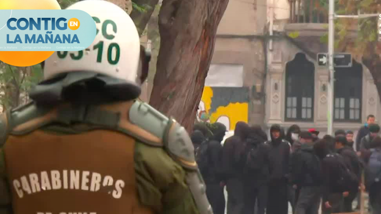 Incidentes fuera del Liceo de Aplicación: Carabineros ya se encuentra en el lugar