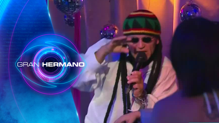 ¿Se molestó por las esposas? La seria actitud de Jennifer en el show de Francisco