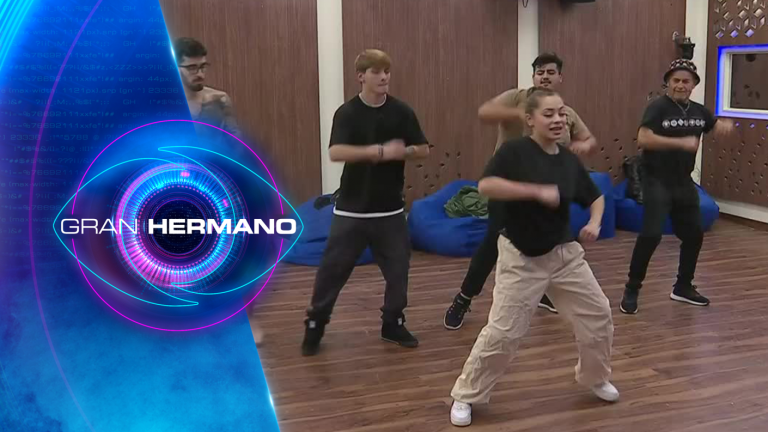 No pueden seguir el ritmo: Participantes hombres evidencian serias dificultades para seguir la rutina de baile