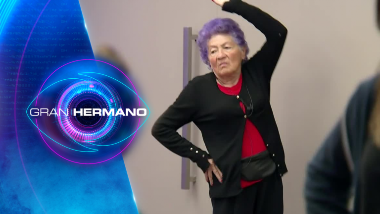 ¡Se robó el show! Mónica sorprendió con osado paso en ensayo de baile