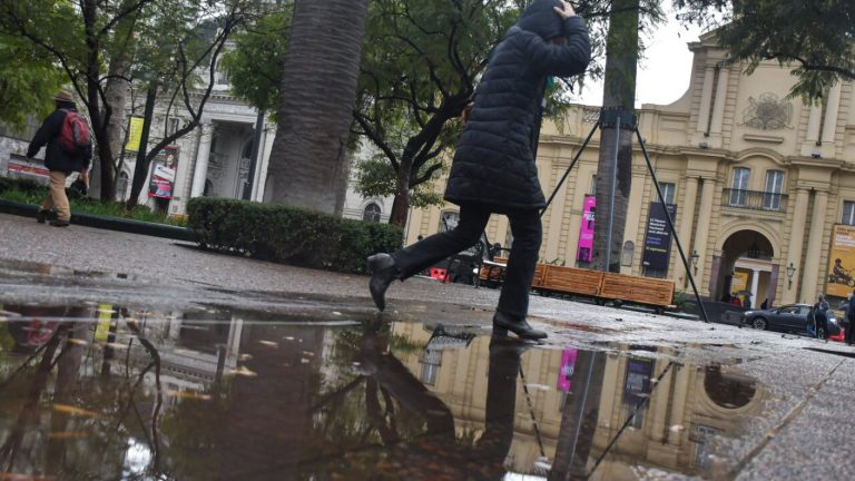 Lluvias volverán a Santiago: Pronostican precipitaciones para próximos días y 