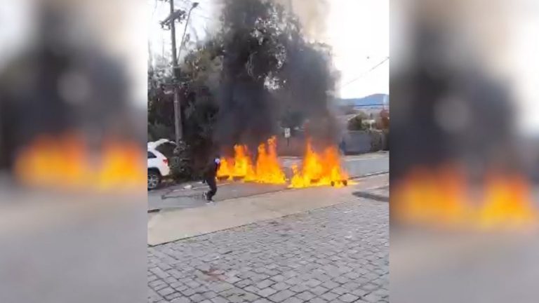 Video muestra cómo asaltantes prenden barricadas tras robo en Portal La Dehesa