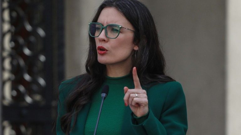 Camila Vallejo criticó enmiendas de Republicanos en Consejo Constitucional: 