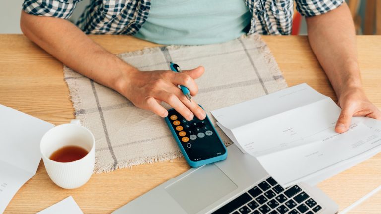 Gastos hormiga: ¿Qué son y cómo puedes calcularlos en la calculadora de la CMF?