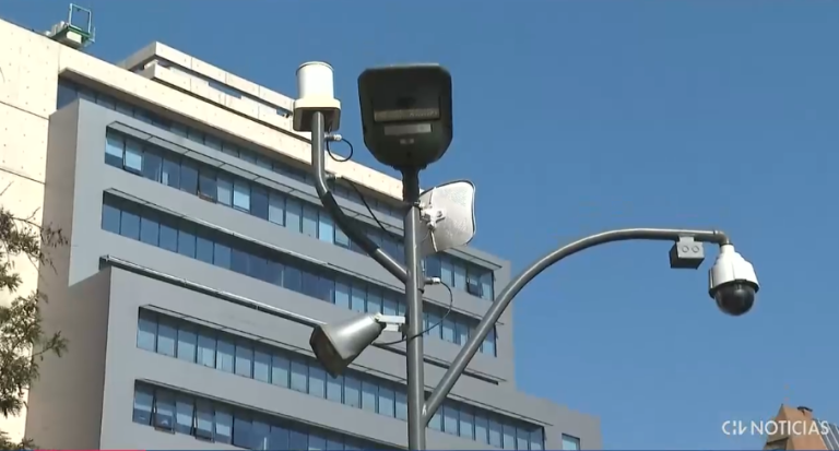 Con las manos en la masa: Líder de banda delictual fue detenido gracias a postes inteligentes en Las Condes