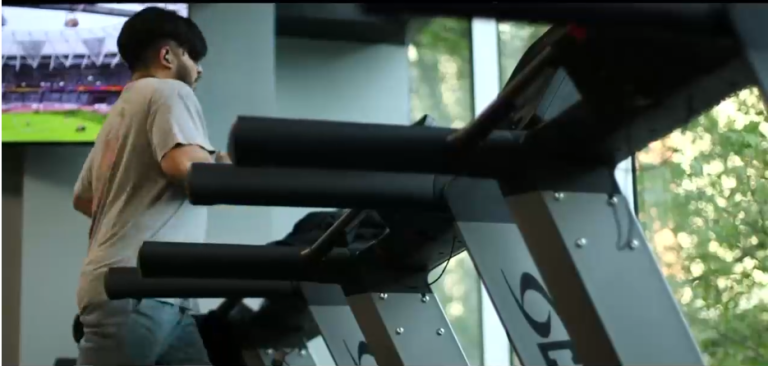 Música a todo volumen y gritos: Vecinos de Maipú reclaman ruidos molestos de gimnasio 24 horas