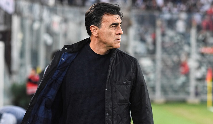 Quinteros le pone paños fríos a su continuidad en Colo-Colo y afirma que 