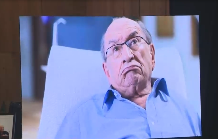 Con muestras de cariño y admiración: Colegas y amigos despiden a Luís Alarcón con emotivo velorio