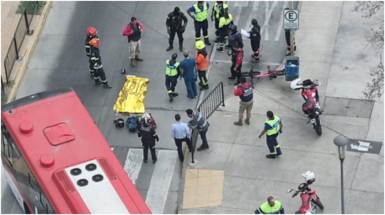 Fatal accidente en Las Condes: Mujer muere atropellada por bus del transporte público