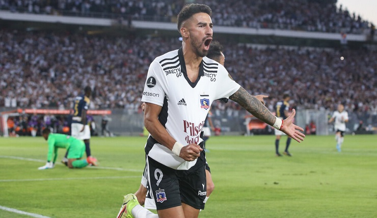 Lucero recibió dura sanción de la FIFA tras conflictiva salida de Colo-Colo: Fortaleza también fue castigado