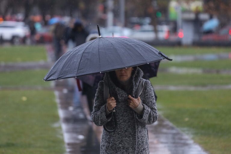 ¿Cuántos milímetros caerán? Revisa a qué hora podría llover este jueves en la RM