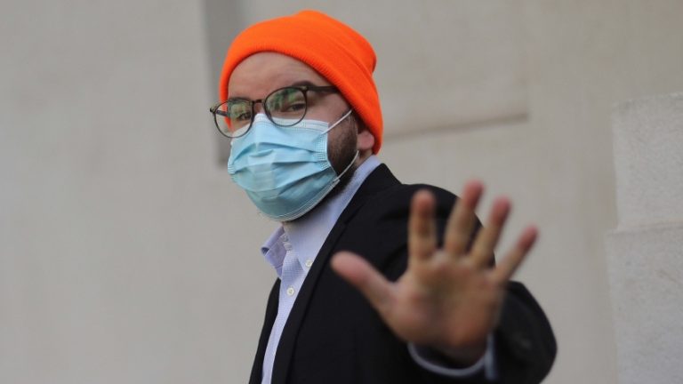 Del Caso Convenios a la acusación constitucional: Las polémicas de Giorgio Jackson en Desarrollo Social