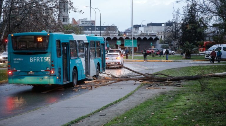 Continuarán las intensas precipitaciones: ¿Hasta cuándo lloverá en Santiago?