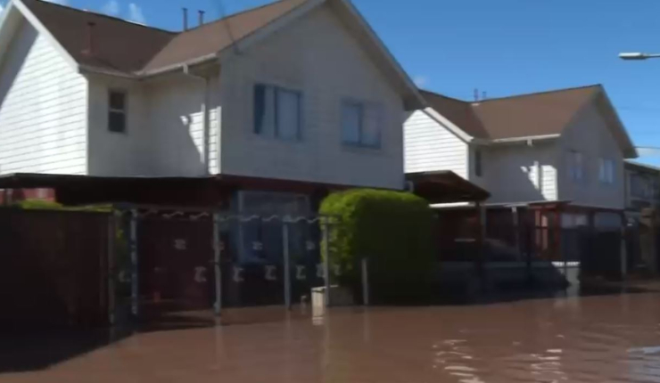 Calles convertidas en ríos: Grandes inundaciones afectan a Santa Cruz tras el sistema frontal