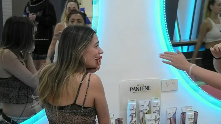 “Lo siento raro”: Alessia causó preocupación por accidente con su diente en Gran Hermano