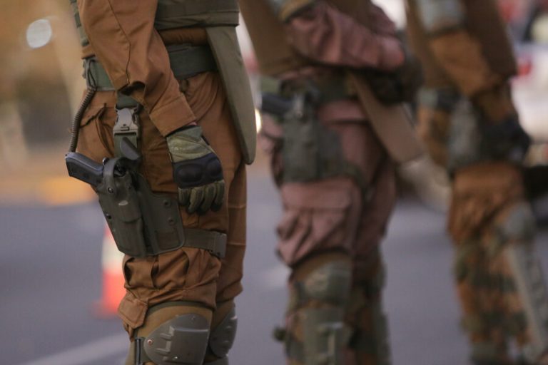 Carabinero fue herido a bala por compañero durante ataque de perro: Lo intentó defender pero lo lesionó