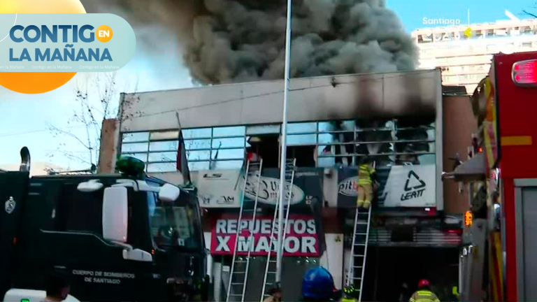 ÚLTIMO MINUTO: Seis carros de bomberos combaten feroz incendio de local