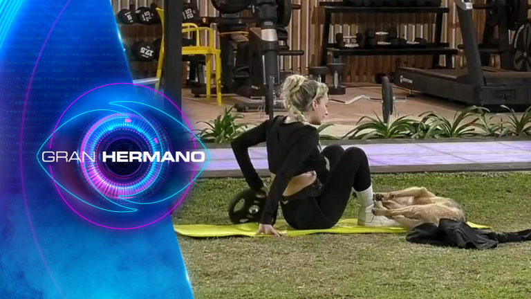 ¡También quería entrenar! Bigote se unió a Fran para hacer ejercicio juntos