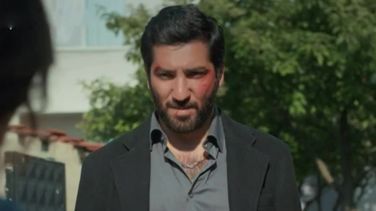 “No debiste meterte con Cengiz”: El padrastro de Melek descubrió que Zeynep se fue a instalar al barrio