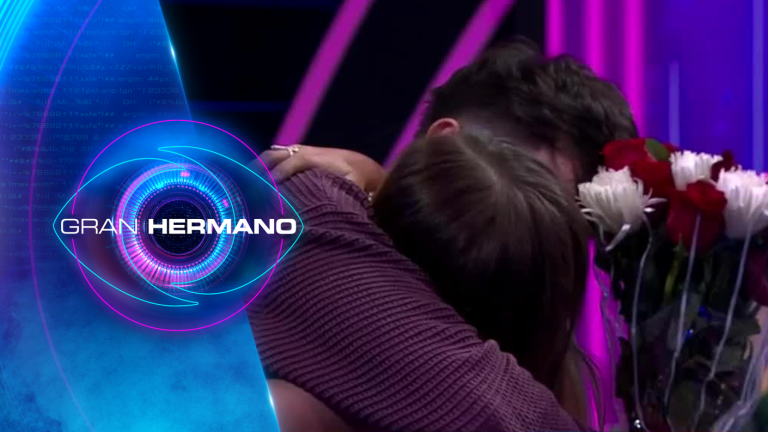 ¡Con flores y besos! Así fue el romántico reencuentro de Skarleth con su pololo