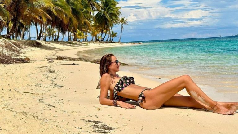 Relajada y en bikini: Las lujosas vacaciones de Angélica Castro en Punta Cana
