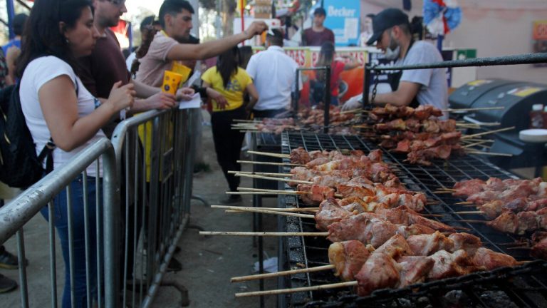Fiestas Patrias podrían sumar feriado extra: ¿Dónde aplicaría y qué falta para que sea decretado?