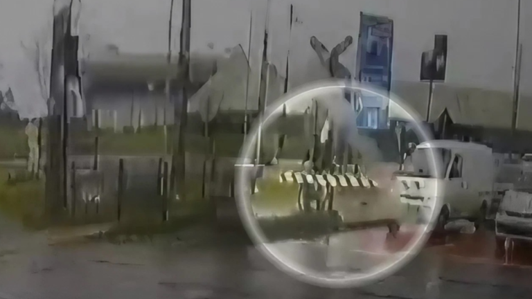 Video clave: Registro muestra imprudente maniobra del conductor al pasar por vía férrea en San Pedro de La Paz