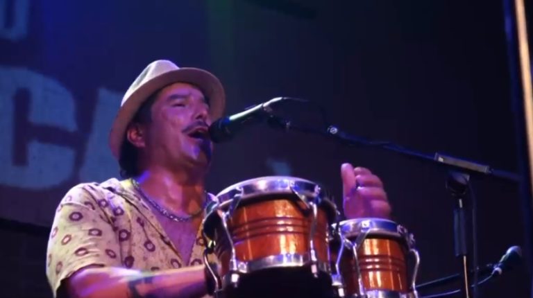 Reconocido folclorista chileno internado en Barcelona solicita ayuda para financiar gastos médicos