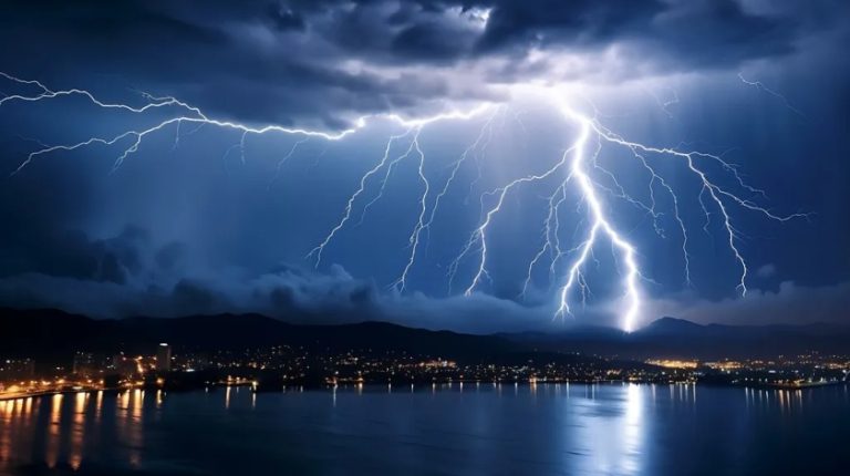 12 personas murieron en India tras el impacto de 61 mil rayos en casi dos horas